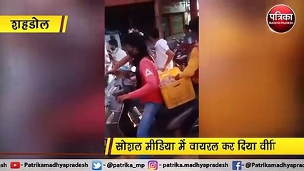 Download Video: शहडोल  : वाहन चेकिंग के दौरान वाहन छुड़ाने को लेकर जमकर बहस