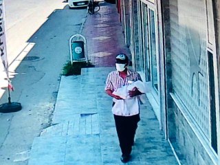 "Maviş" bebek kaldırıma terk edilmeye böyle götürüldü