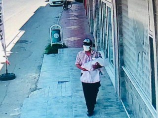 "Maviş" bebek kaldırıma terk edilmeye böyle götürüldü