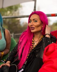 La femme aux plus grosses joues du monde veut plus de chirurgie !