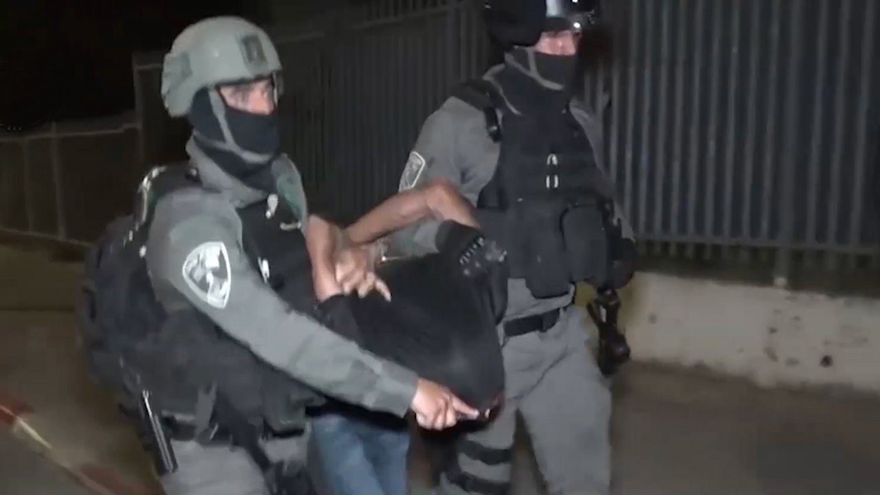 الشرطة الإسرائيلية تنفذ حملة اعتقالات لفلسطينيي الخط الأخضر