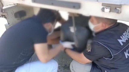 Mutfak tüpüne gizlenmiş 51,5 litre metamfetamin ele geçirildi