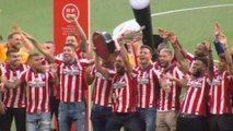 El Atlético de Madrid levanta la copa de campeón de Liga