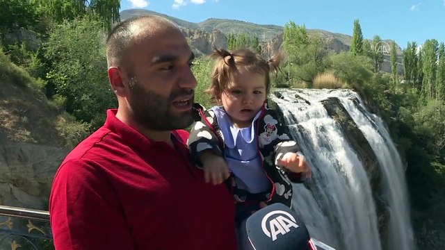 ERZURUM - 'Sakin kent' Uzundere, Kovid-19 salgınından bunalanlara adeta nefes aldırıyor