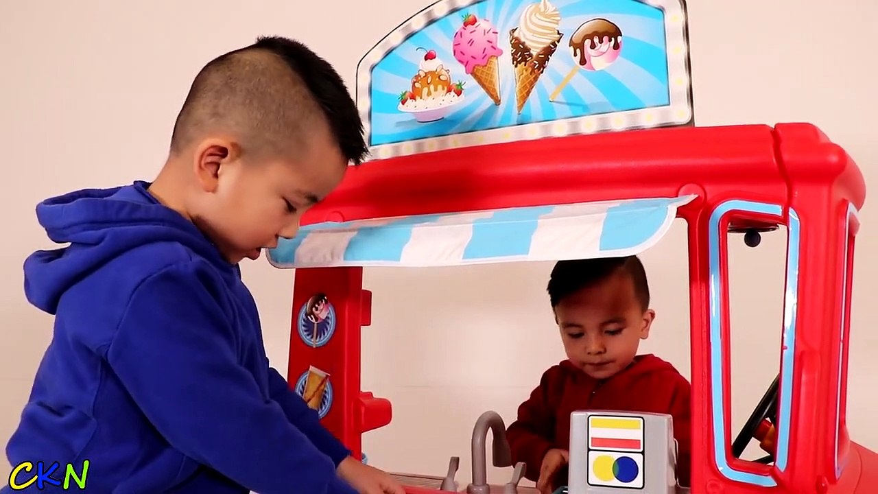 Peppa Pig English Episodes - The Holiday & Other Stories Halloween Compilation! Peppa Pig Toys