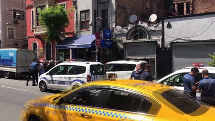 İSTANBUL - Beyoğlu'nda silahla yaralama