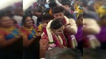 Hindistan’da bir çift Covid-19 kısıtlamalarından kaçmak için uçakta düğün yaptı