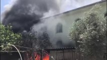 Son dakika haberleri | Caminin deposunda çıkan yangında 1 çocuk dumandan etkilendi