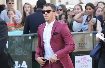 Nick Jonas vuelve a los escenarios tras superar su última lesión