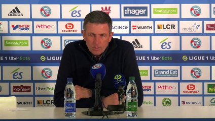 Thierry Laurey félicite son staff