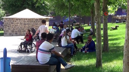 Kısıtlama bitti, Diyarbakır'da vatandaşlar tarihi mekanları doldurdu