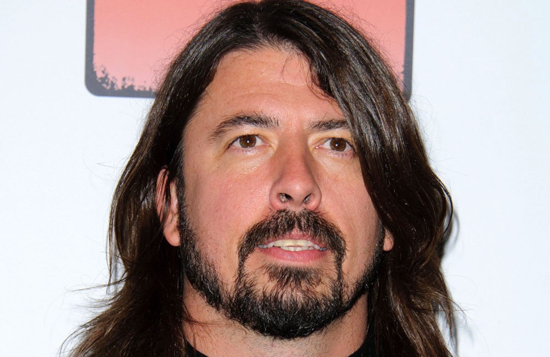 Dave Grohl : ce jour où il a fini complètement défoncé avec Miley Cyrus et Joan Jett