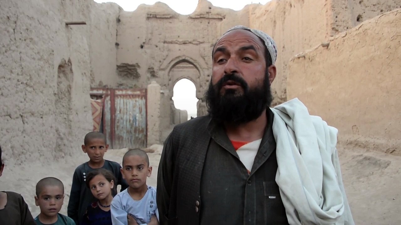اللاجئون يخلفون السلاطين على أنقاض القصور الأفغانية