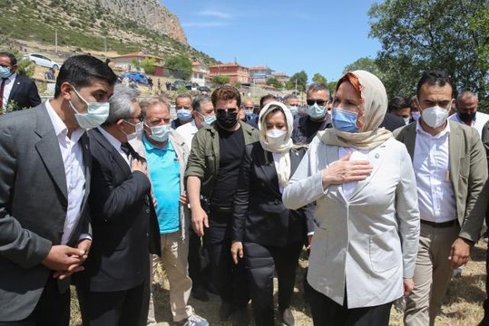 Akşener, vefat eden İYİ Parti Isparta İl Başkanı Şimşek'in ailesine taziye ziyaretinde bulundu