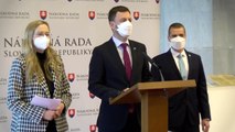 Brífing premiéra E. Hegera pred mimoriadnym zasadnutím Európskej rady