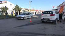 Kaza yapan araçlar park halindeki araçlara çarptı: 2 yaralı