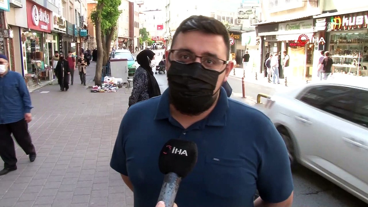 Fatih’te taksici ile yolcunun kısa mesafe kavgası kamerada