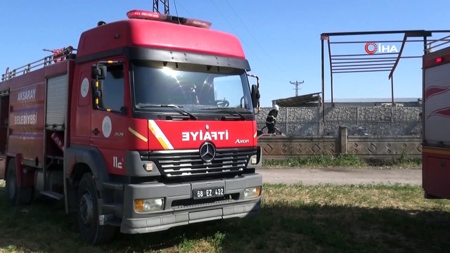 Geri dönüşüm tesisinin kağıt deposunda yangın