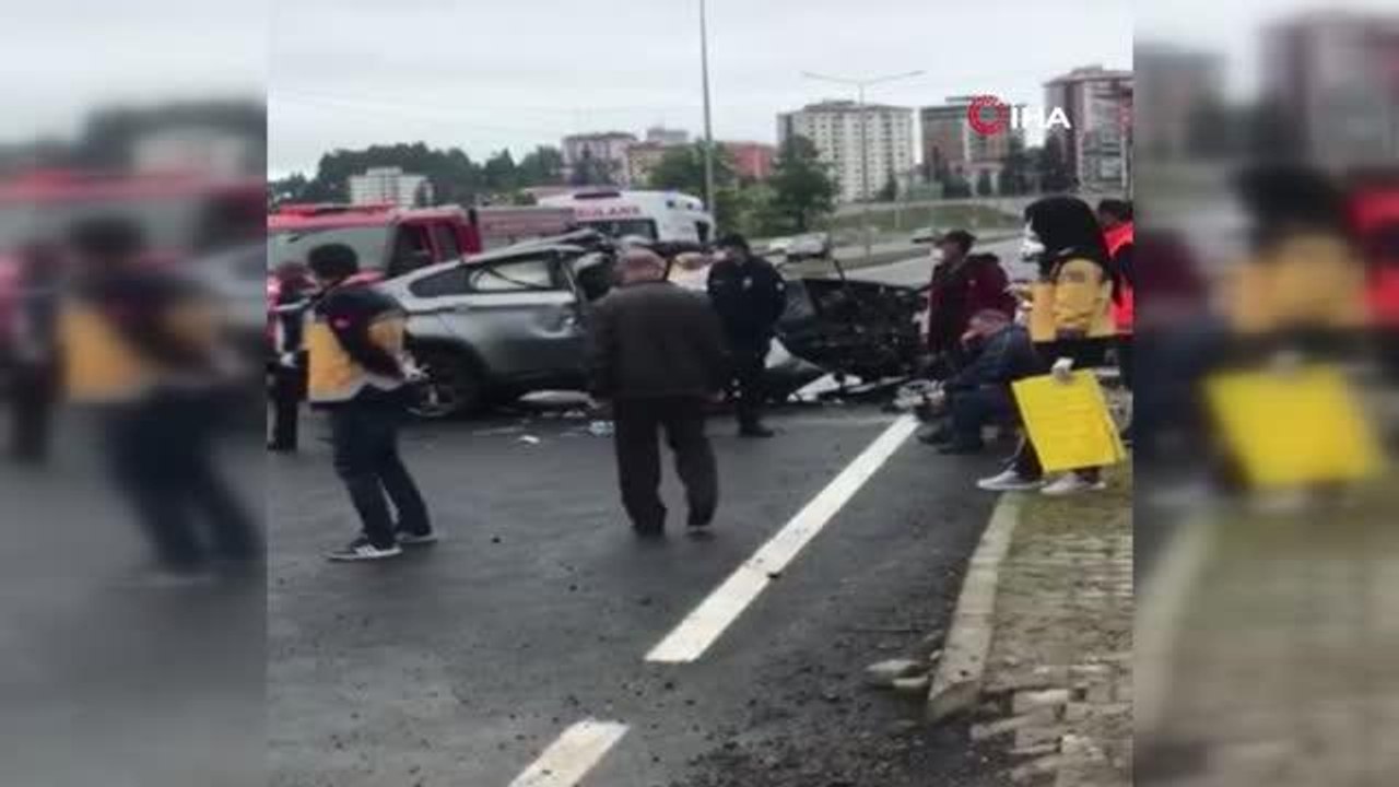 Son dakika haberi | Direksiyon hakimiyetini kaybeden sürücü yol kenarındaki duvara çarptı: 1 ölü, 1 yaralı