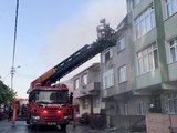 Üsküdar'da bir apartmanın çatı katında çıkan yangın söndürüldü