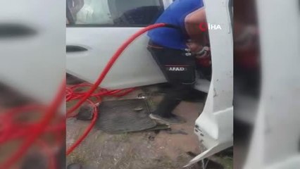 Van'da minibüs ile otomobil kafa kafaya çarpıştı: 1 ölü, 1 yaralı