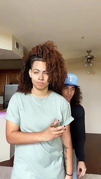 Synchronisation parfaite entre ces 2 danseurs