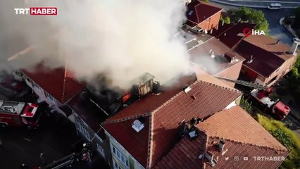 Üsküdar'da 3 katlı binada yangın çıktı