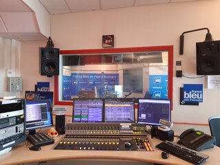 Visite de France Bleu Pays d’Auvergne - 03 La régie de diffusion - le technicien