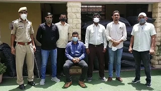 अफीम तस्करी के आरोपी के गोदाम से 1672 किलो डोडा जब्त