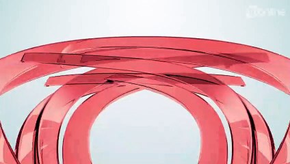 Moto fica destruída em batida em ponto de ônibus