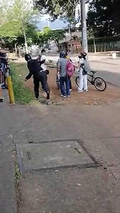 En Meléndez piden auxilio ante bloqueo de la Calle 5