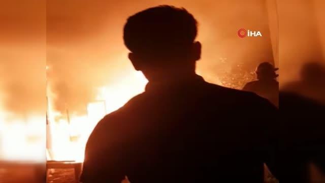 Son dakika haberleri! 3 katlı binada yangın paniği...İtfaiye ekipleri yangını söndürmek için seferber oldu