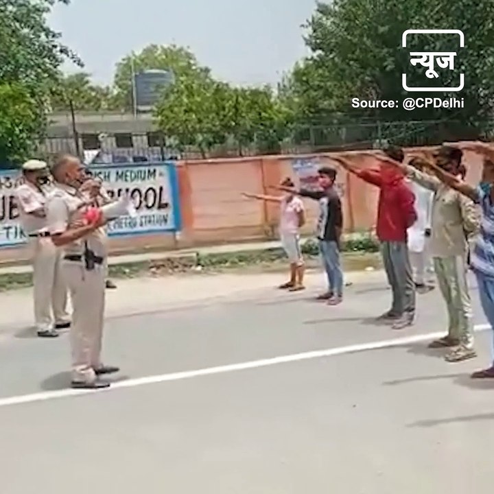 Delhi Police Give Roses To Lockdown Violators