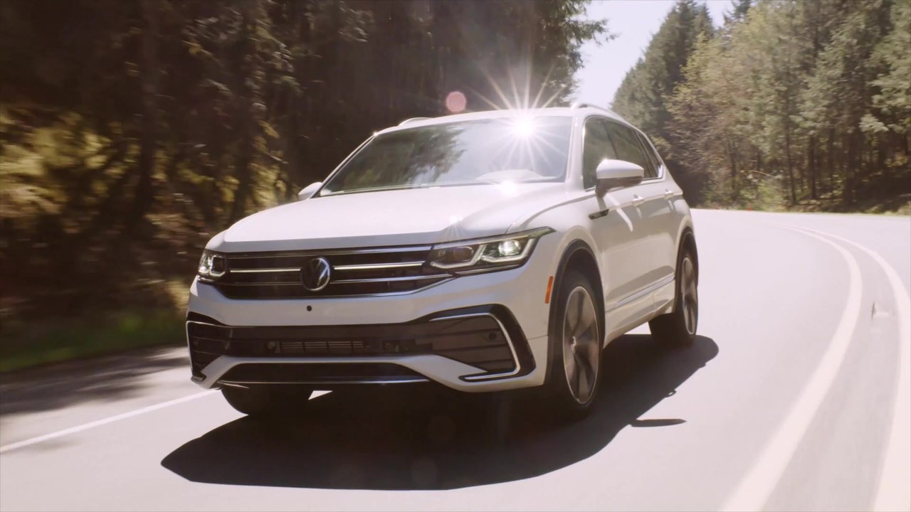 2022 Volkswagen Tiguan SEL R-Line in Oryx White Driving Video