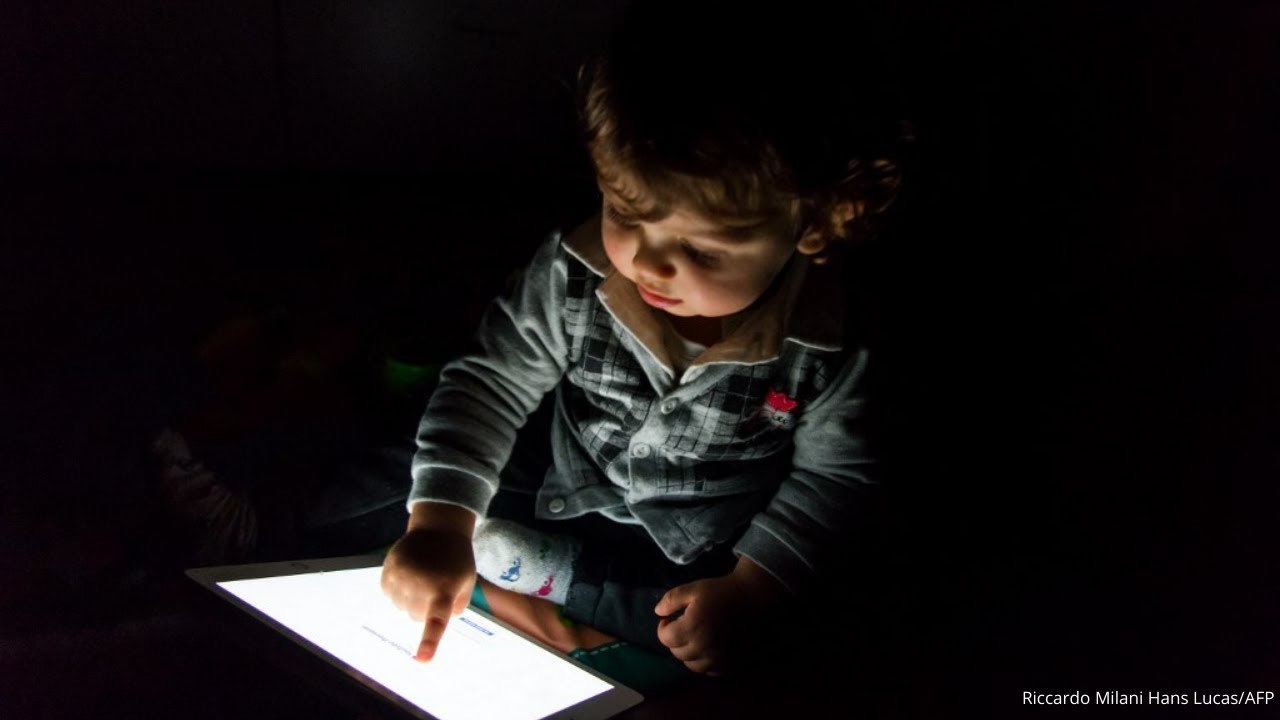 Attention, sommeil, développement intellectuel… quels effets ont les écrans sur nos enfants ?