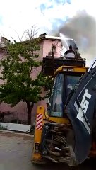 Baca yangını bir aileyi evsiz bıraktı