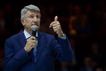 “Pitre de la République”, Philippe de Villiers se paye Emmanuel Macron après son concours avec les YouTubers