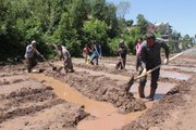 ÇUKURCA'DA İMECE USULÜ ÇELTİK EKİMİ