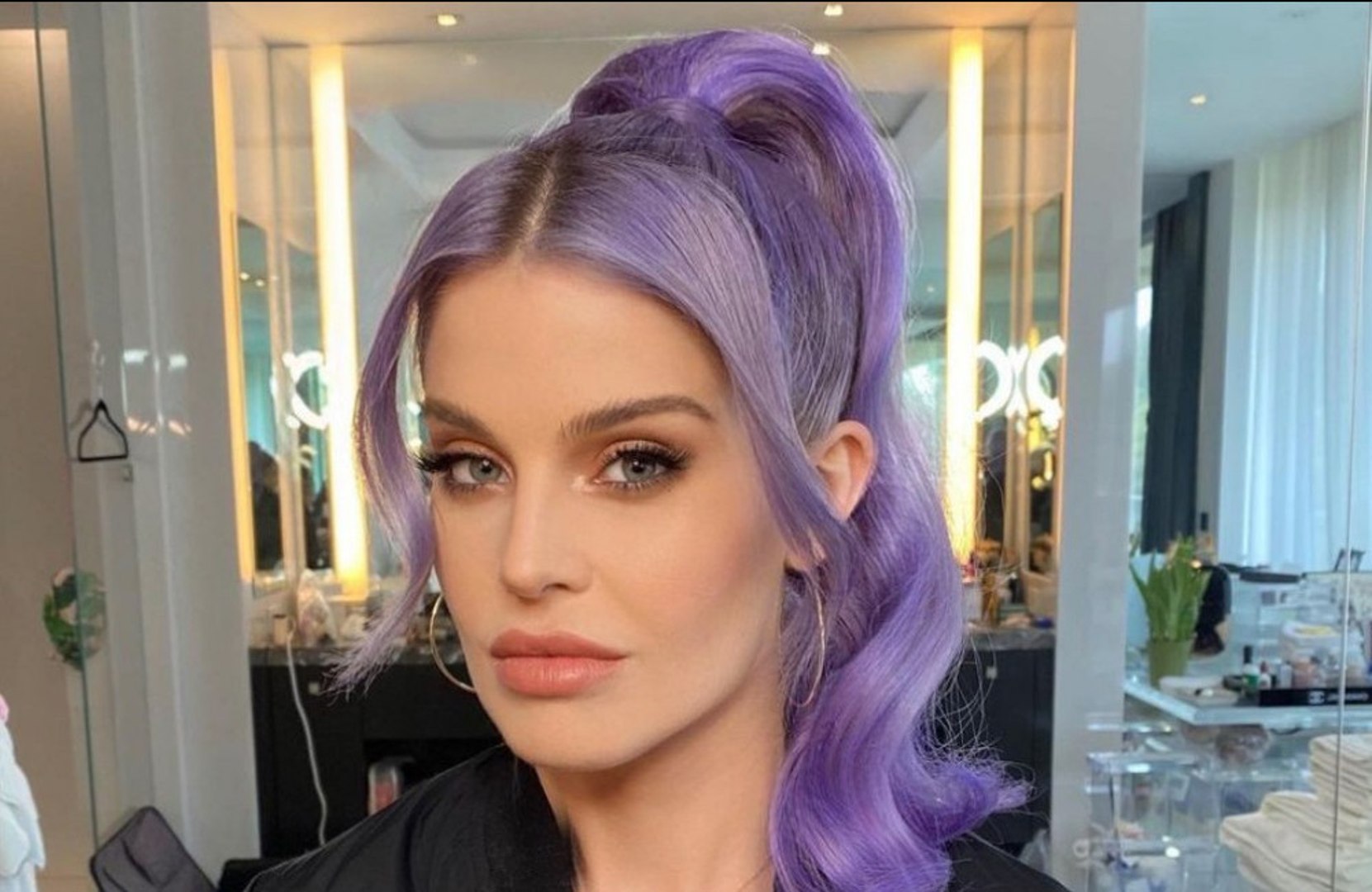 Kelly Osbourne denies having plastic surgery