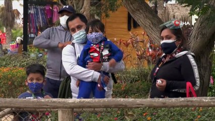 - Peru'da 100 yaşını aşkın kaplumbağa ziyaretçilerin ilgi odağı oldu