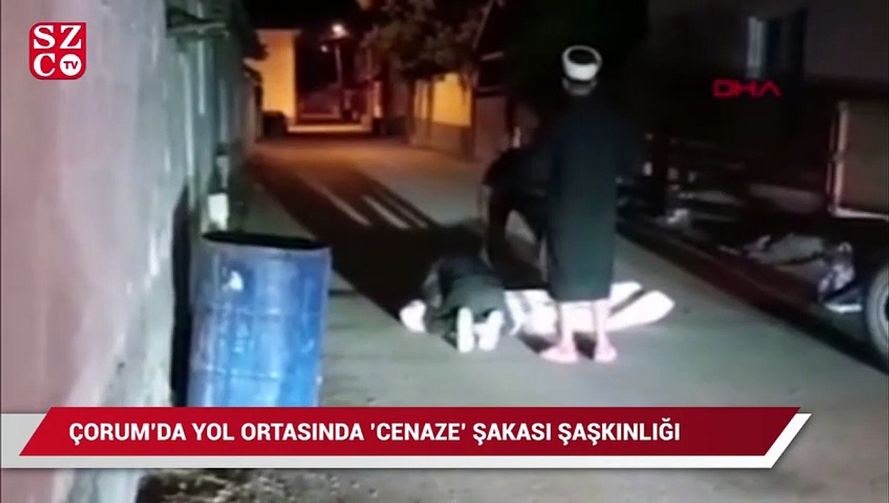 Sokak ortasında cenaze şakası