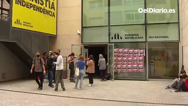 Activistas por la vivienda ocupan la sede de ERC por la presencia de antidisturbios en un desahucio