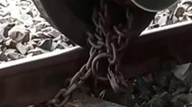 YAAS Cyclone: Trains tied with chain to avoid accidents