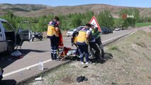 Sivas'ta iki araç kafa kafaya çarpıştı: 9 yaralı