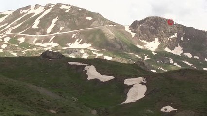 Ülkedeki göçerler Şırnak yaylalarına akın ediyor