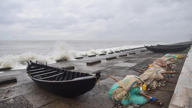 Cyclone Yaas: high waves are starting to rise in the sea