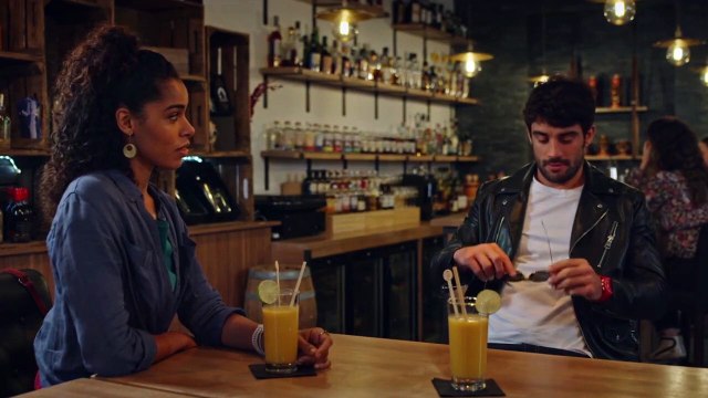 Plus belle la vie : [Indiscrétion] - Fanny embrasse Vidal !