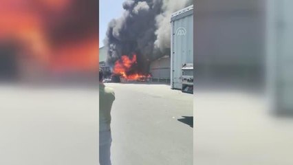 Bayrampaşa halindeki bir iş yerinde yangın çıktı