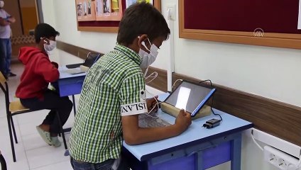UŞAK - Mevsimlik tarım işçilerinin çocukları için ilkokulda 'EBA destek noktası' oluşturuldu