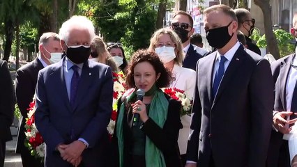 İSTANBUL - Polonya Cumhurbaşkanı Duda, Feriköy'deki Latin Katolik Mezarlığı'nı ziyaret etti